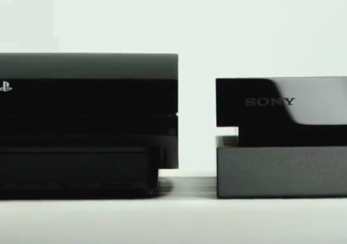 PS3 Slim vs PS4 side by side