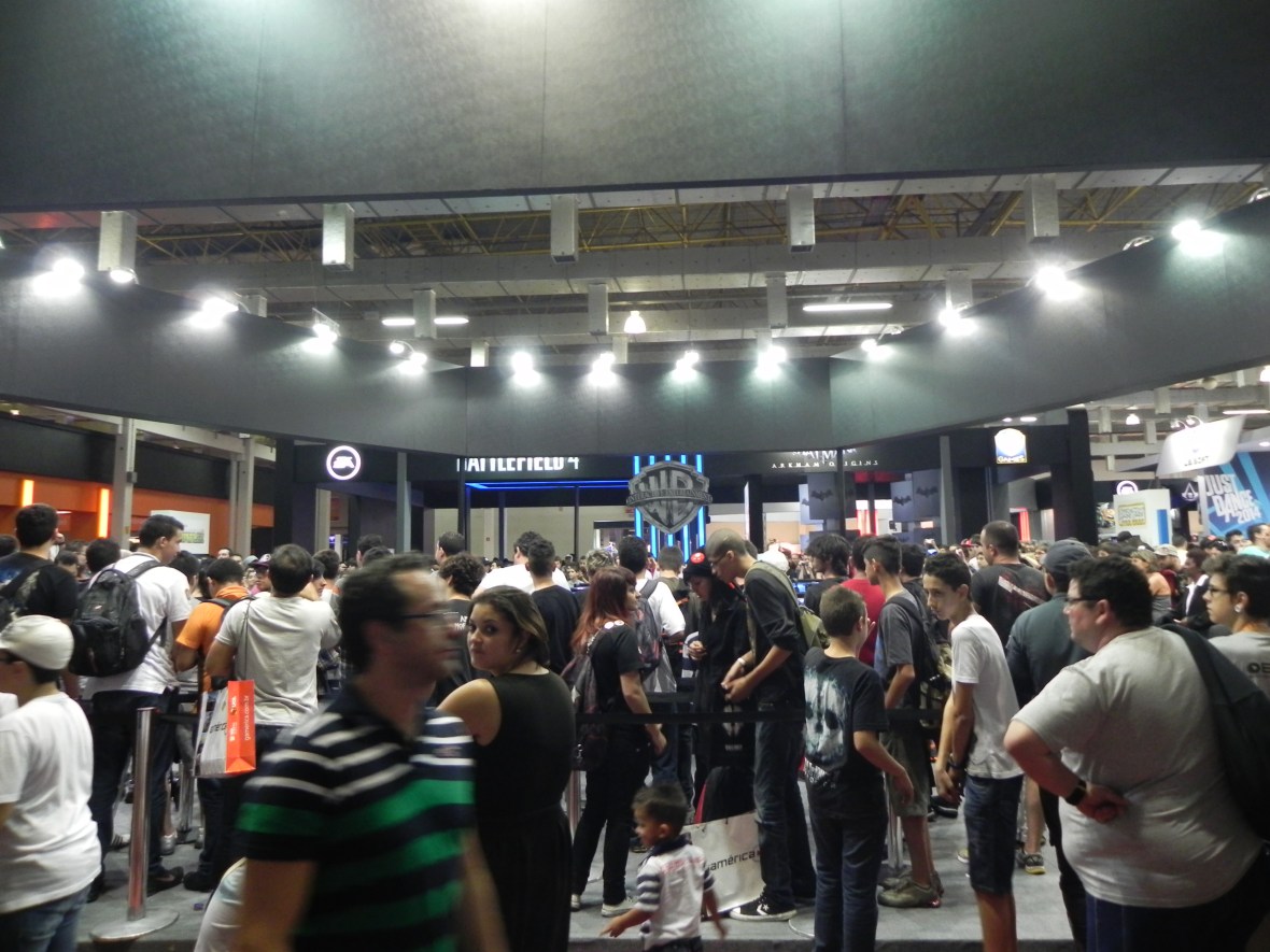 Estande da EA/Warner