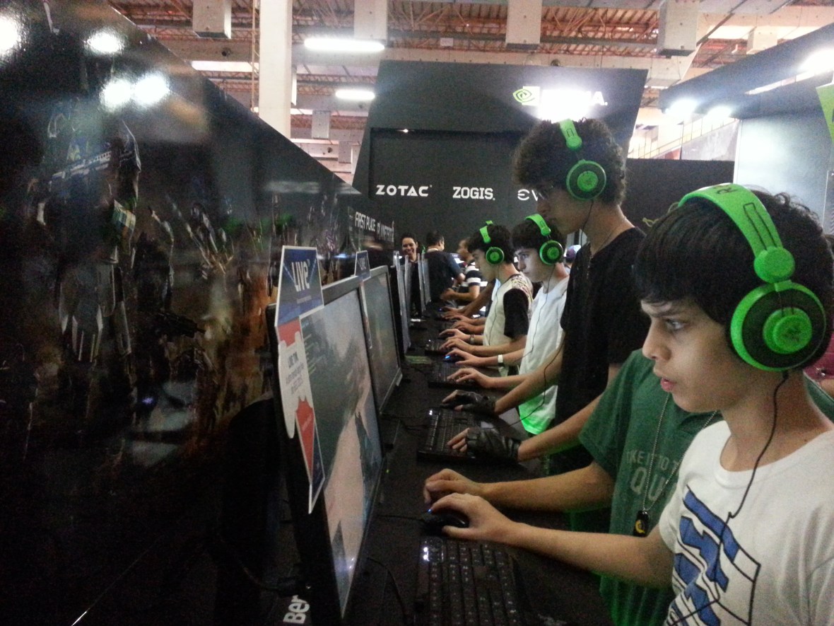 Jogadores experimentam PlanetSide 2 estande da Nvidia