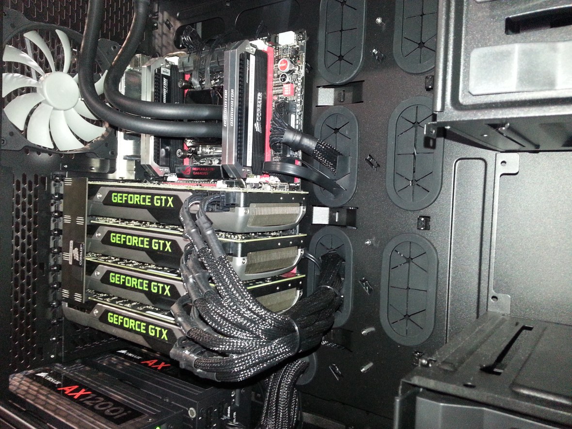 PC extremo com Quad SLI e duas fontes de 1200W Corsair