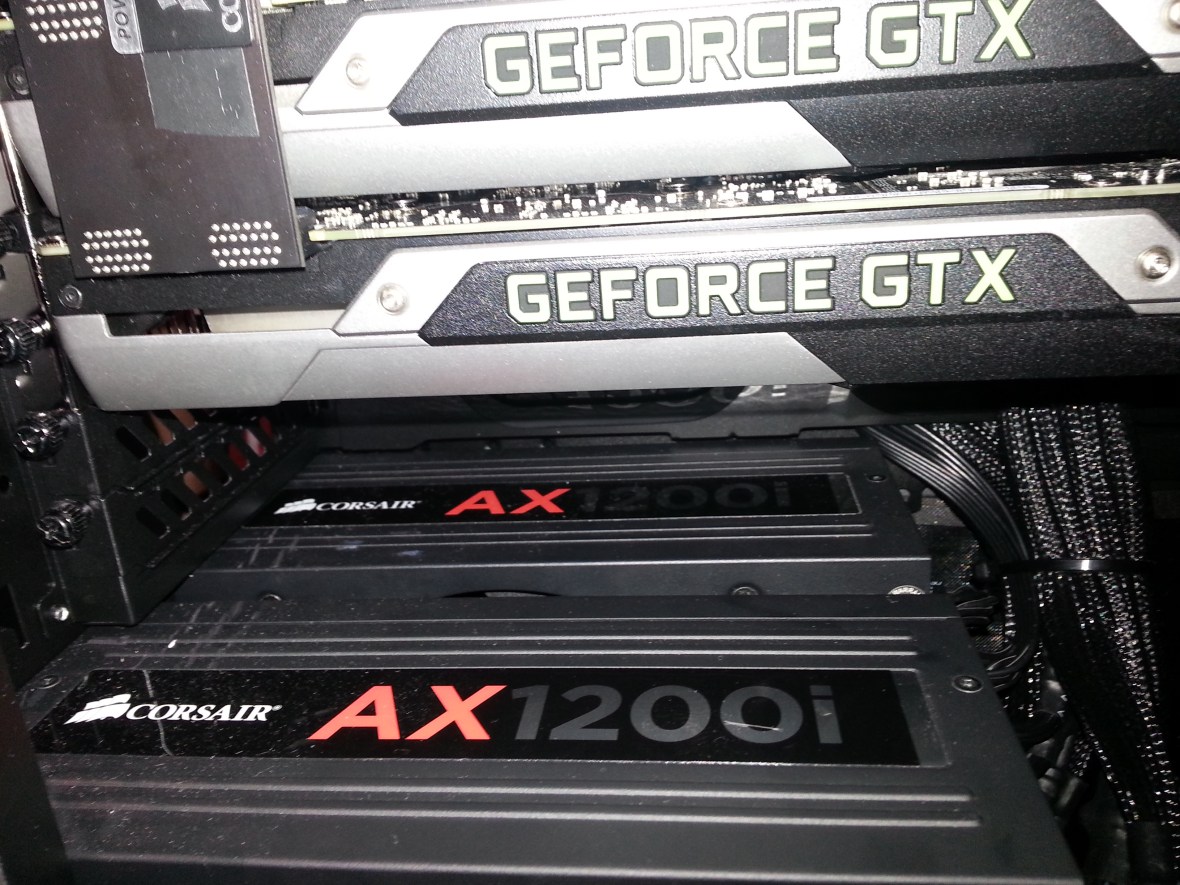 PC extremo com Quad SLI e duas fontes de 1200W Corsair