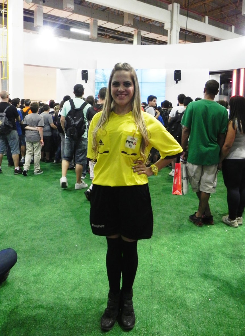 Brasil Game Show 2013 [BGS 2013] EA Warner FIFA 14 Booth Babe