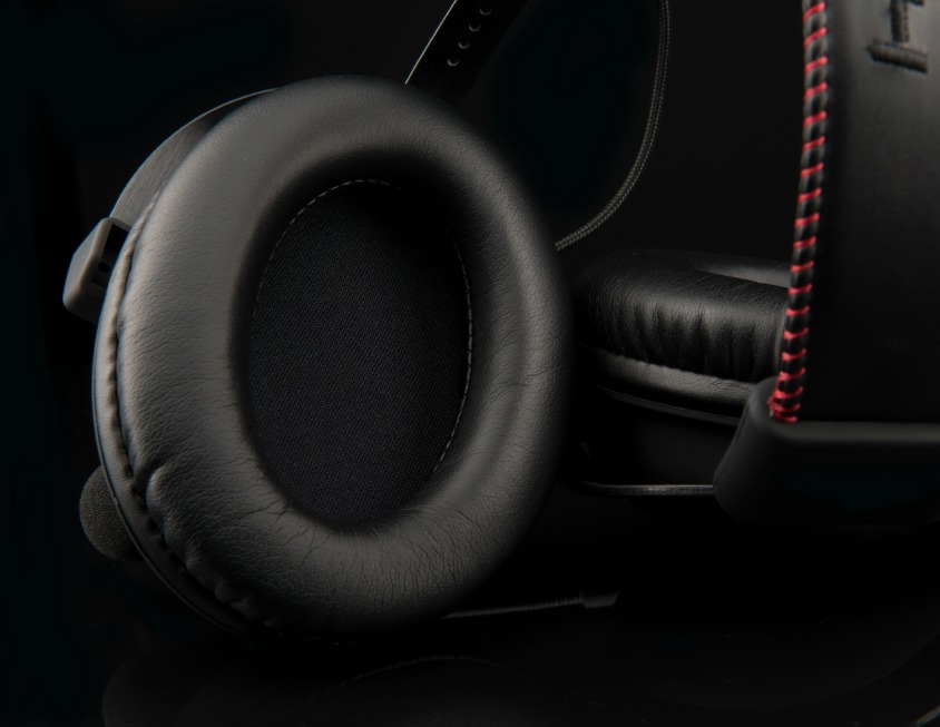 HyperX_Cloud_headset_black_Cloud-headset-inside_earcup
