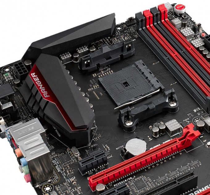 ASUS-Crossblade-Ranger-Socket-FM2+-top