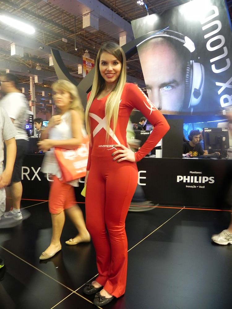 Booth_babe_gata_HyperX_BGS_2014
