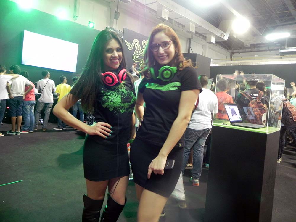 Booth_babe_gata_Razer_BGS_2014
