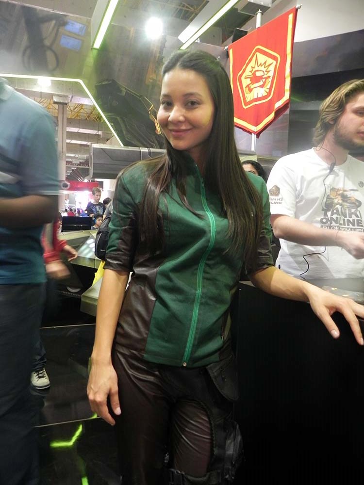 Booth_babe_gata_live_Tanki_Online_2015_BGS_2014