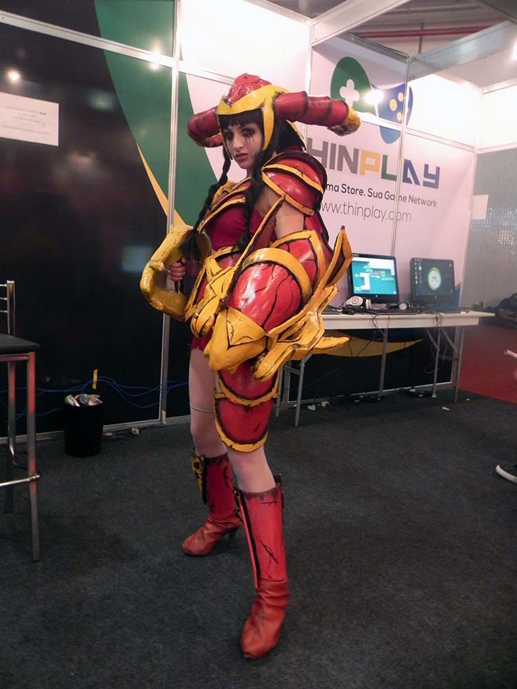 Booth_babe_gata_Thinplay_2015_BGS_2014