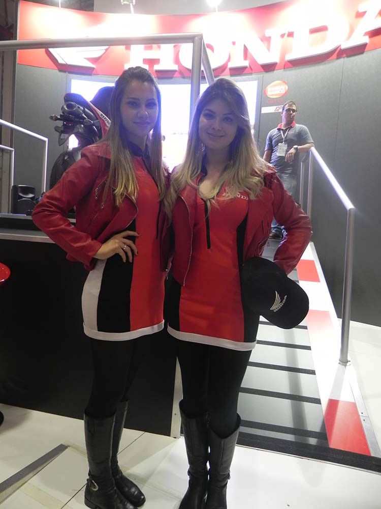 Booth_babe_gata_Honda_2015_BGS_2014