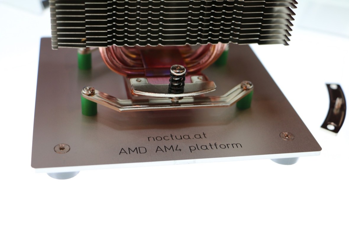 Noctua-AM4-cpu-cooler-adaptador.jpg